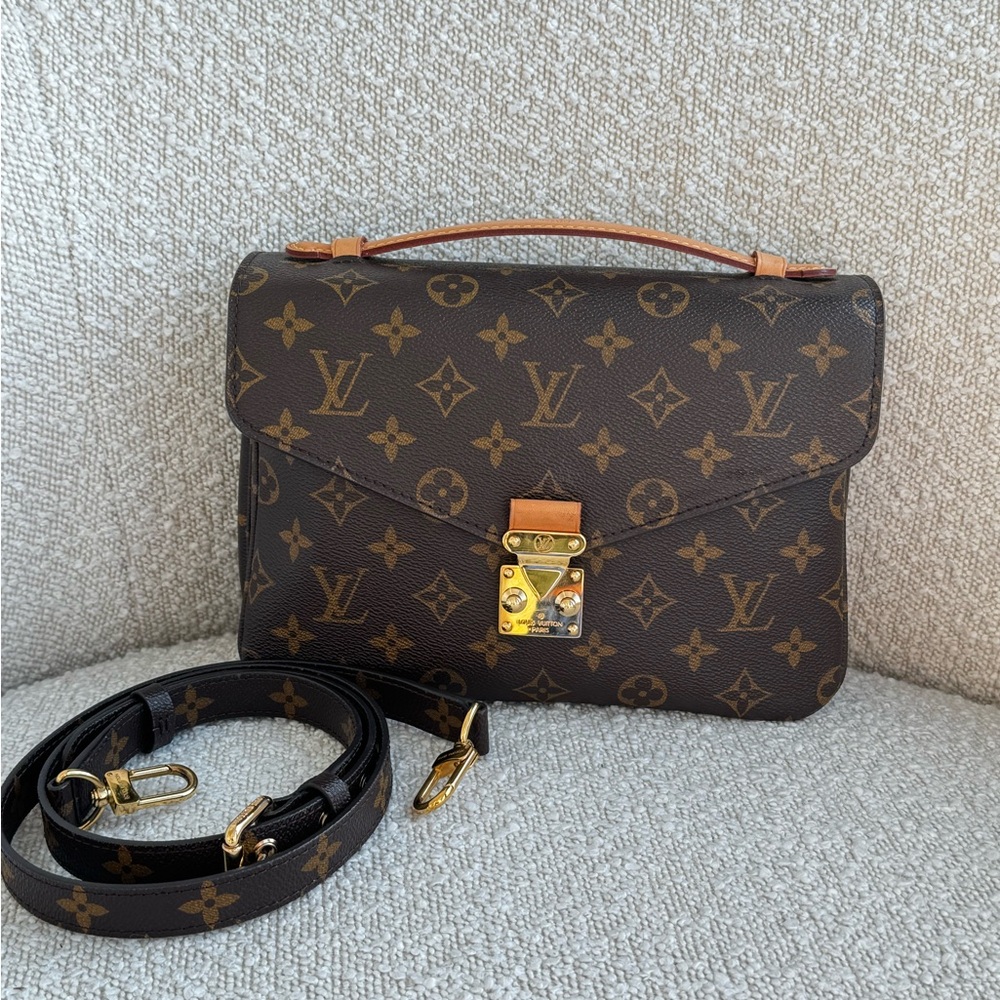 LOUIS VUITTON Monogram Pochette Métis
